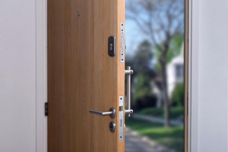 Bois, PVC ou alu, quel mat&eacute;riau choisir pour une porte d'entr&eacute;e &agrave; Anglet